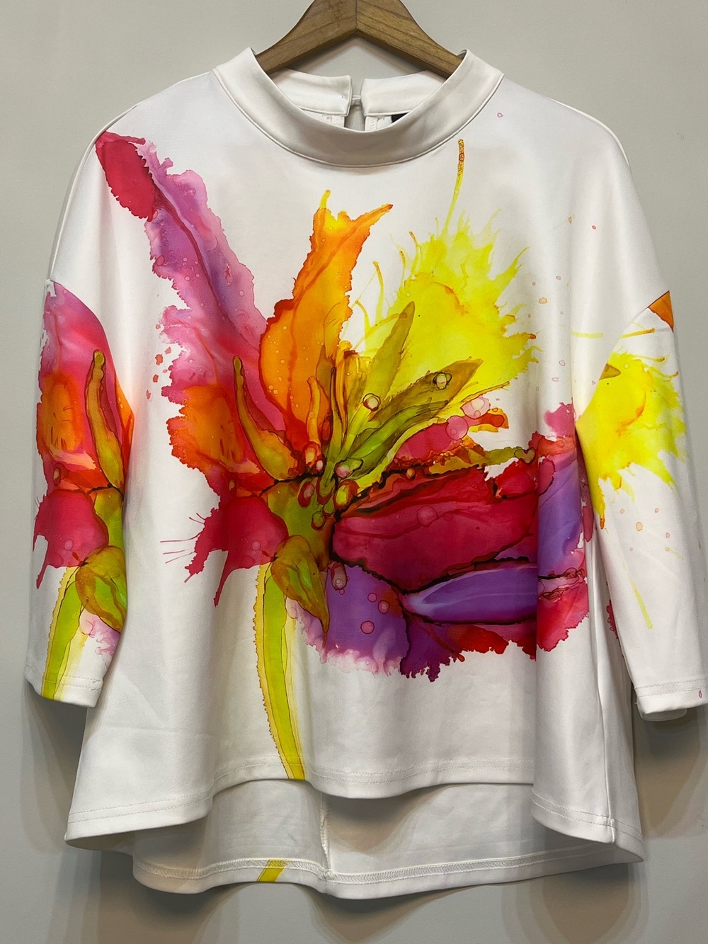⚡️Flash Offer⚡️ NEW White Top w Vibrant Artistic Bright Watercolour Floral Print